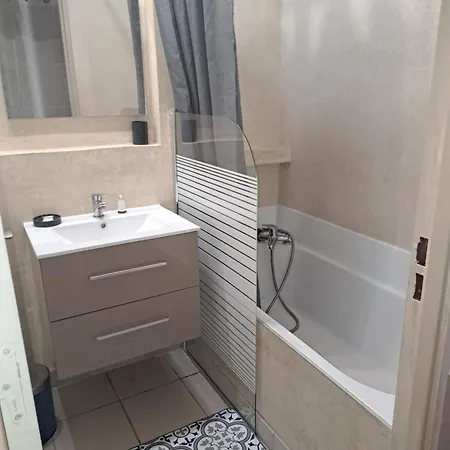 Aux Pieds Des Cevennes